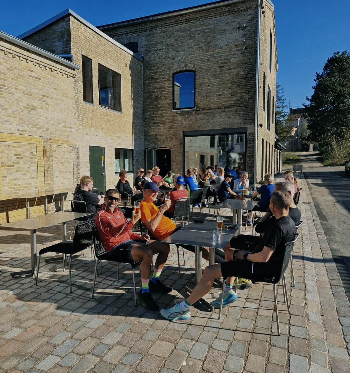Gårdhaven hos Zeitgeist Brewing — udendørs frokost i hjertet af Haderslev